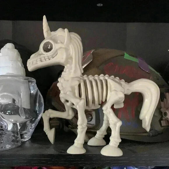 🤑Skeleton Unicorn Figurine - Picture 1 of 2